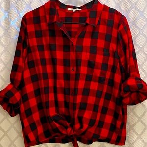 Madewell flannel tie front, red/black buffalo button down top.  Size L.
